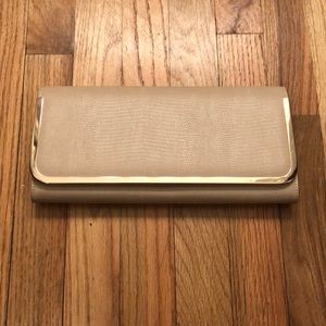 Aldo clutch